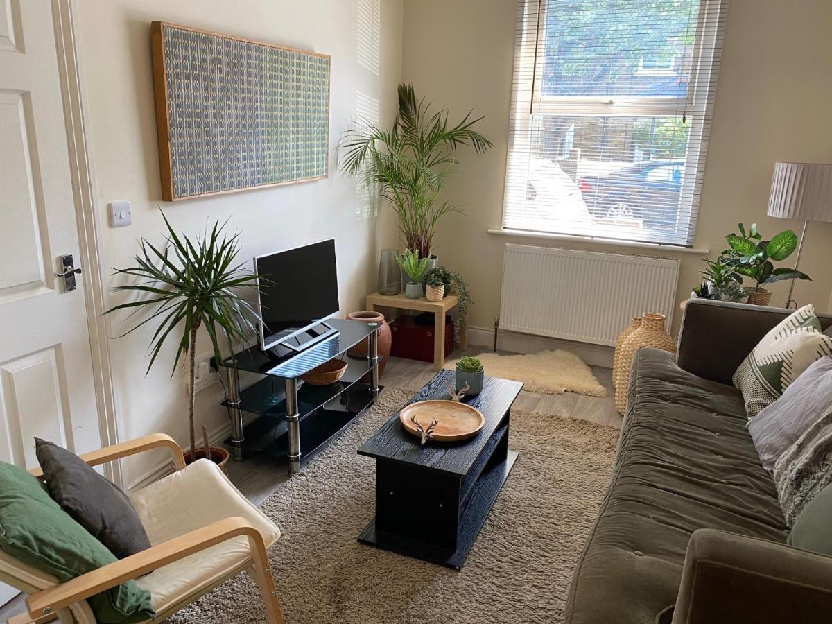 35 Mins To Central London. 3 Bedrooms. 2 Bathrooms With Garden Exterior photo